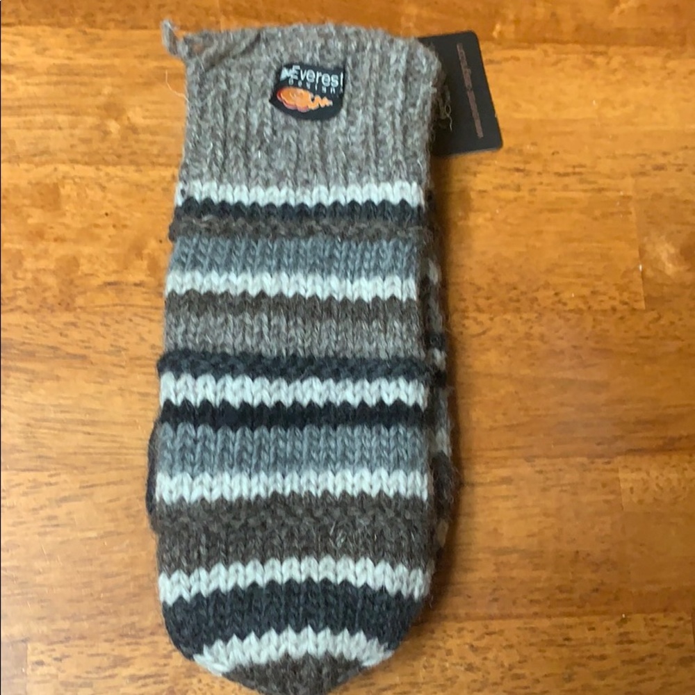 New mittens with tags